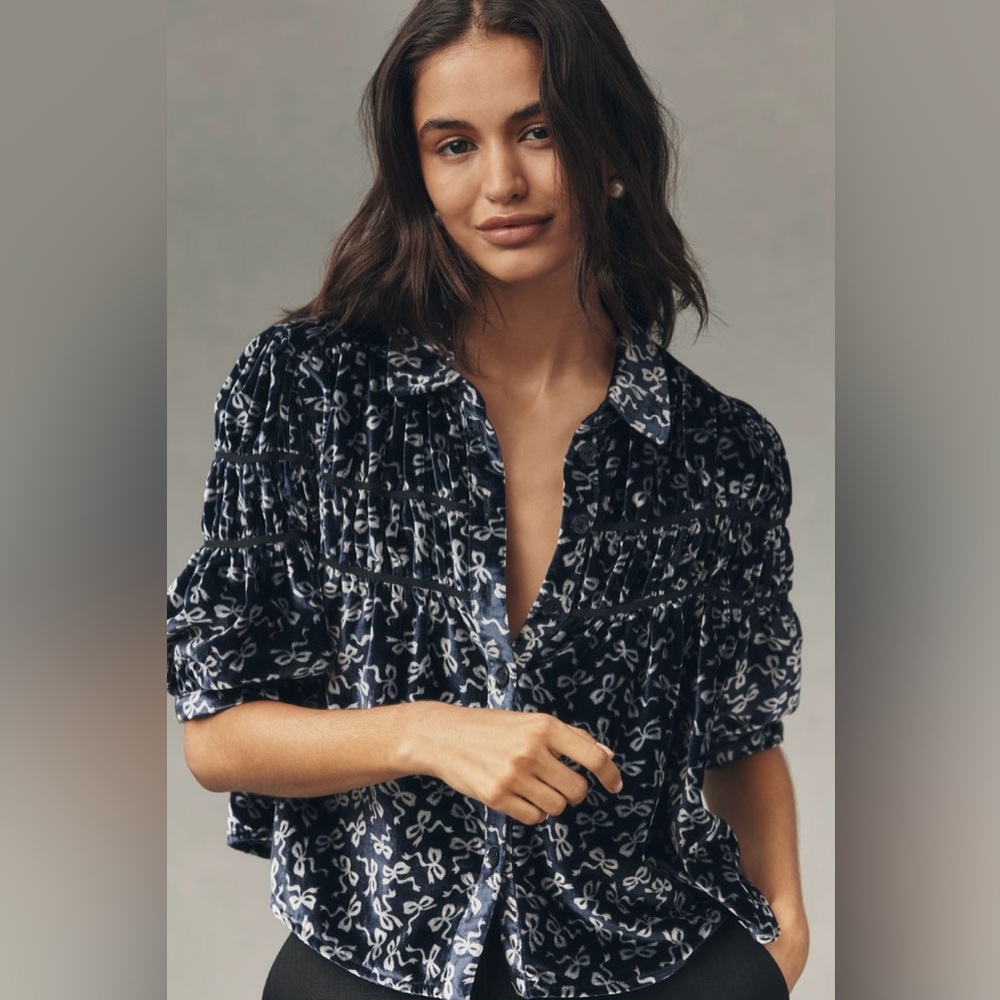 The Leandra Velvet Shirted Yolk Blouse
Maeve Anthropologie In: Navy